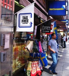 Туристам в Испании будут возвращать Tax Free на банковскую карту сразу после шопинга.