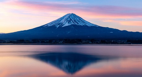 Восхождение на гору Фудзи в Японии станет платным с 1 июля